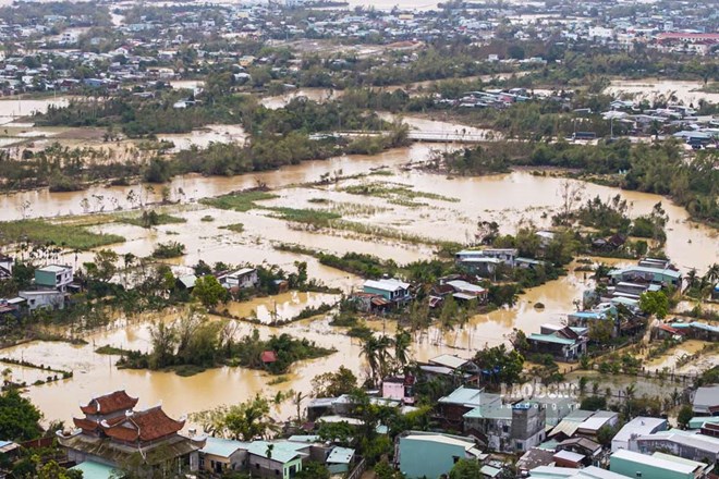 Ngập sâu trong lũ lịch sử, phường ở Gia Lai vẫn chậm giải tỏa hành lang thoát lũ
