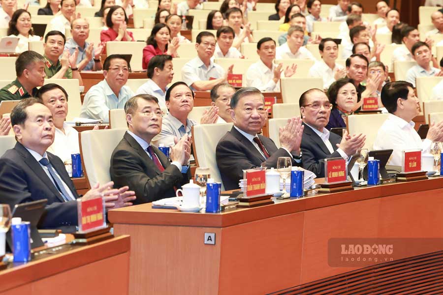 Tổng Bí thư, Chủ tịch nước Tô Lâm và các lãnh đạo, nguyên lãnh đạo Đảng, Nhà nước dự tại điểm cầu phòng họp Diên Hồng (nhà Quốc hội). Ảnh: Hải Nguyễn