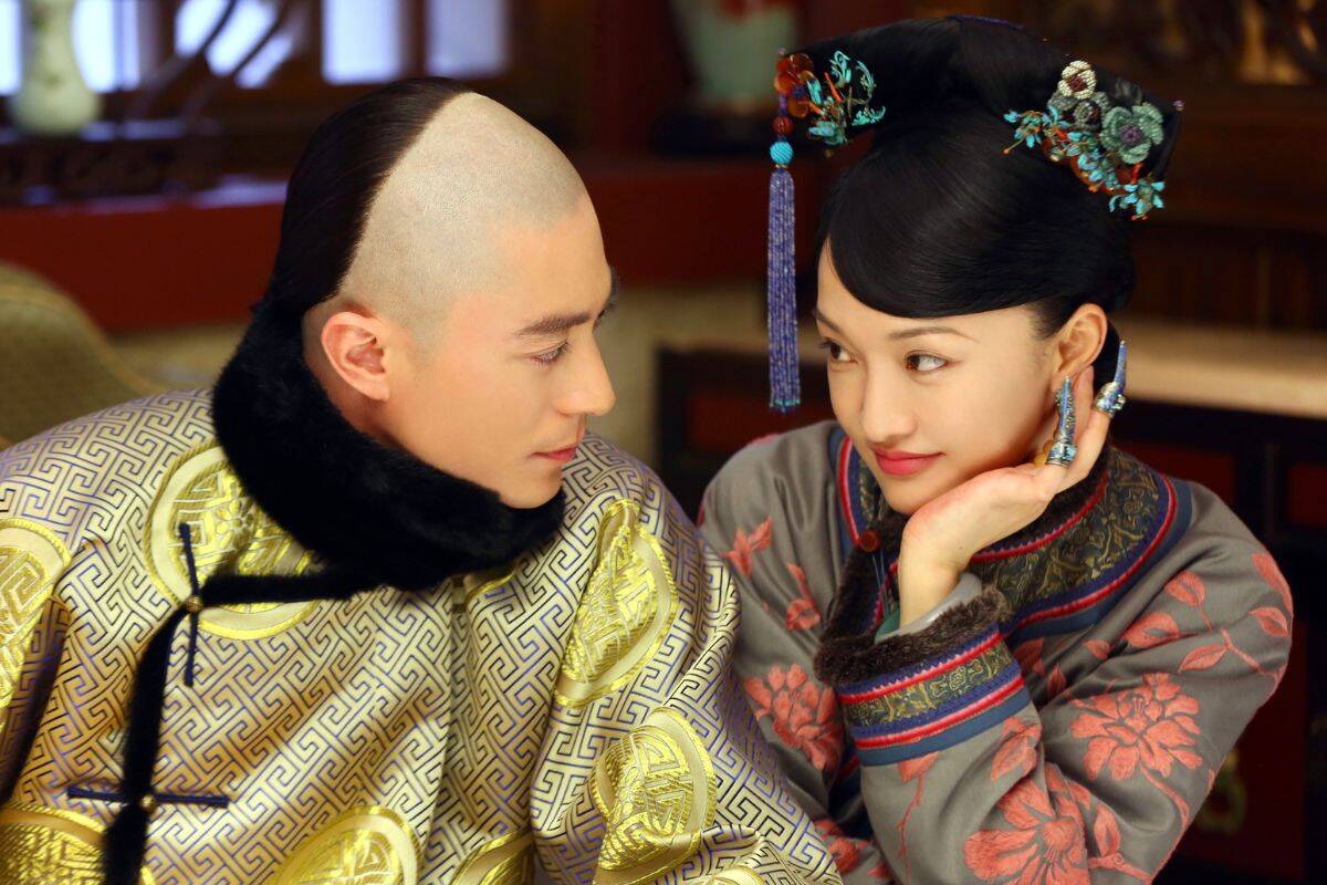 Hoắc Kiến Hoa và Châu Tấn trong “Như Ý truyện“. Ảnh: VieON
