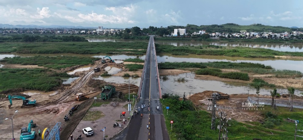Cầu Trà Khúc 1 cũ chính thức dừng hoạt động sau hơn 60 năm. Ảnh: Viên Nguyễn