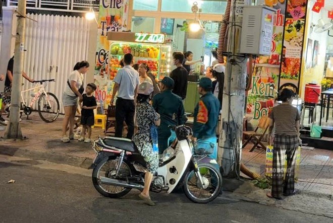 Ra quân xử lý lấn chiếm vỉa hè công cộng ở Khánh Hòa