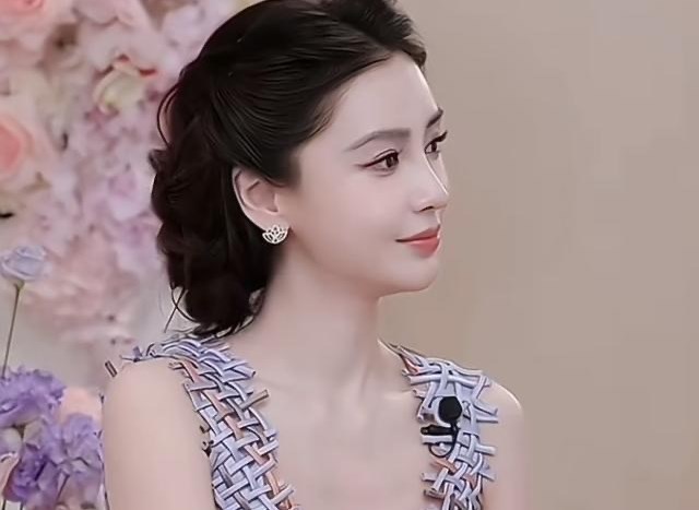 Angelababy muốn khóc vì áp lực bị chê có dấu hiệu lão hóa