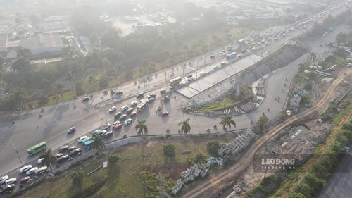 Hà Nội đẩy nhanh thi công trạm cân tại đầu cầu phía Bắc cầu Thăng Long. Ảnh: Minh Hạnh
