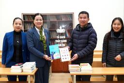 Tạo điều kiện cho công nhân học tập từ mô hình tủ sách tại doanh nghiệp