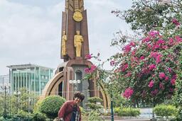 Cậu chủ đưa hai chú chó cưng phượt xuyên Việt