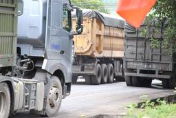 Lý do đường độc đạo đi cửa khẩu La Lay thường xuyên ách tắc