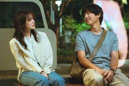 Phim của Song Joong Ki đạt thành tích bất ngờ dù rating thấp