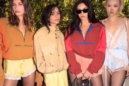 Tranh cãi việc Rosé bị cắt khỏi ảnh chụp chung với Hailey Bieber, Charli XCX