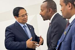 Thủ tướng đề nghị Ethiopia mở rộng thị trường, tạo thuận lợi thương mại song phương