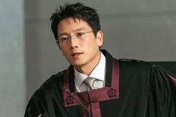 Lý do Ji Sung đóng vai thẩm phán