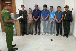 Phá đường dây ngụy trang khoáng sản thành chất thải để xuất lậu ở TPHCM