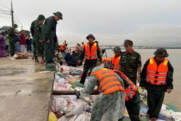 Đà Nẵng kích hoạt tình huống khẩn cấp trước sạt lở bờ biển Hội An Đông