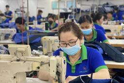 Người lao động mong cải thiện chính sách về tiền lương, nhà ở