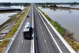 Cao tốc Cần Thơ - Cà Mau chính thức thông xe toàn tuyến ngày Đại hội Đảng