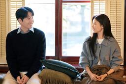 Go Yoon Jung, Kim Seon Ho giữ sức hút