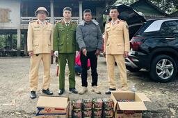 Khởi tố đối tượng vận chuyển hơn 25kg pháo nổ