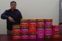 Bắt giữ đối tượng lái xe container chở pháo lậu đi bán tại Ninh Bình