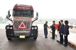 Lô hàng sầu riêng xuất khẩu “xông đất” cửa khẩu Lào Cai