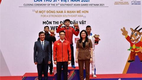 Phó Thủ tướng Vũ Đức Đam cổ vũ, động viên các vận động viên tại Nhà thi đấu Gia Lâm, Hà Nội