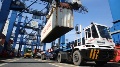 Việt Nam nhập siêu 2,7 tỷ USD trong nửa đầu tháng 5