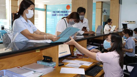Thu NSNN bằng 127,8% dự toán, tăng 15% so với năm 2021