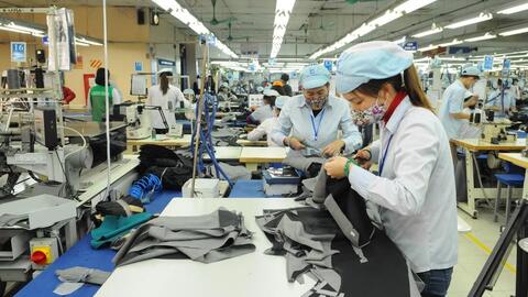 Giữ đơn hàng dệt may: Doanh nghiệp không chỉ cần chờ qua suy thoái