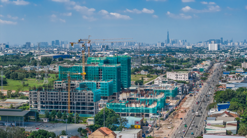 Cận cảnh công trường dự án La Pura ngày đêm sáng đèn