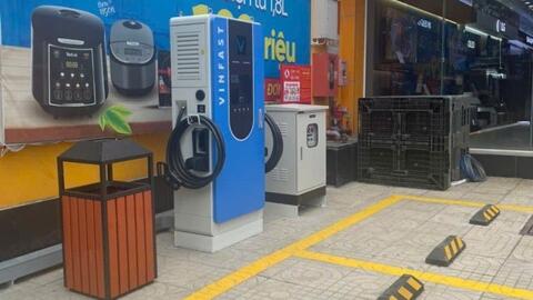 Thế Giới Di Động và V-Green bắt tay triển khai hơn 2.000 trạm sạc và tủ đổi pin xe điện