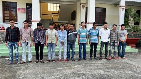 Công an Vĩnh Long khởi tố, cấm đi khỏi nơi cư trú 11 đối tượng đá gà ăn tiền