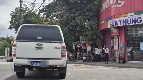 Sẽ xử lý vụ ôtô biển xanh đi ngược chiều giữa trung tâm TP Huế