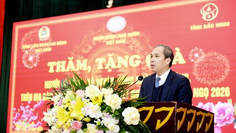 Ngành Ngân hàng trao quà nghĩa tình tới người có công, hộ nghèo, công nhân lao động hoàn cảnh khó khăn tại xã Sơn Động, tỉnh Bắc Ninh