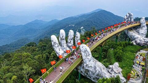 Xung đột Trung Đông: Doanh nghiệp điều chỉnh giá tour du lịch 30/4 ra sao?