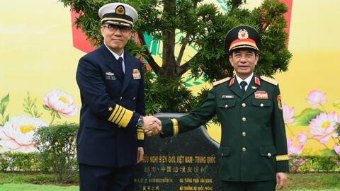 Hai Bộ trưởng Bộ Quốc phòng Việt Nam - Trung Quốc gặp nhau tại biên giới