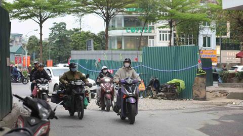Hà Nội rào chắn thi công chống ngập: Một chút bất tiện vì mùa mưa an toàn