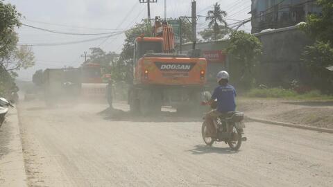 Nắng bụi, mưa bùn, nguy cơ mất an toàn vì dự án Quốc lộ 14E