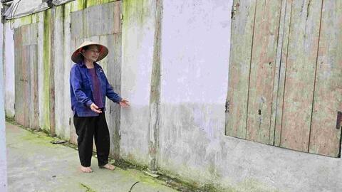 Bột đá từ mỏ khai thác tràn xuống ruộng vườn