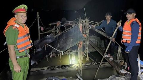 Xử lý người khai thác cát trái phép trên sông Gianh lúc rạng sáng