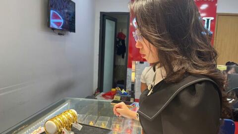 Giá vàng hôm nay (18/4): Vàng thế giới tiến gần mốc 4.900 USD