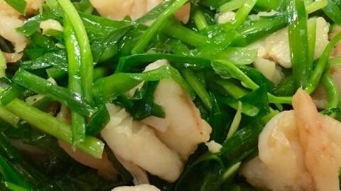 Lá hẹ kết hợp với thực phẩm gì để bổ thận?