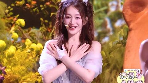 Lý Tiểu Nhiễm khóc 2 đêm sau màn trình diễn bị chê thảm họa