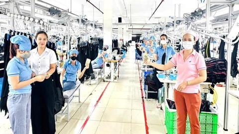 Doanh nghiệp hỗ trợ tiền xăng giúp công nhân bớt áp lực