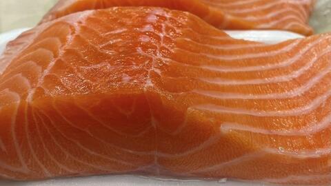 Mách bà nội trợ cách chế biến cá hồi giúp ổn định đường huyết