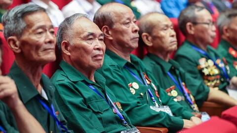 Thủ tướng yêu cầu tăng cường chăm lo người có công dịp 30/4