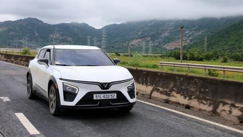 VinFast VF 7: Đi phượt tự tin, dùng hằng ngày càng đáng tiền