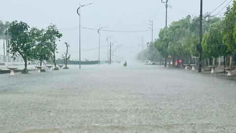 Mưa lớn gây ngập cục bộ một số tuyến đường ở Hà Tĩnh