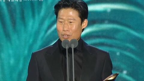 Baeksang 2026: Yoo Hae Jin thắng lớn, Moon Ga Young đánh bại Son Ye Jin