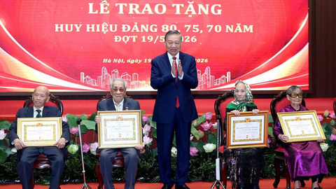 Tổng Bí thư, Chủ tịch nước Tô Lâm dự Lễ trao tặng Huy hiệu Đảng tại Hà Nội