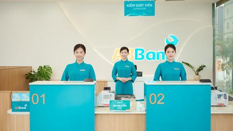 ABBank áp dụng mô hình quầy giao dịch đứng toàn hệ thống, tối ưu trải nghiệm