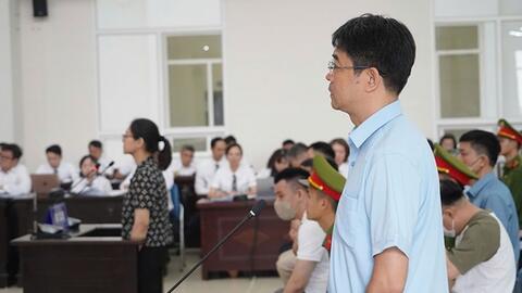 Dời ngày tuyên án vụ 2 cựu Cục trưởng Cục An toàn thực phẩm nhận hối lộ