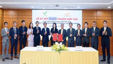 Doanh nghiệp mở rộng hạ tầng sạc, đổi pin giúp người dùng xe điện thêm thuận tiện
